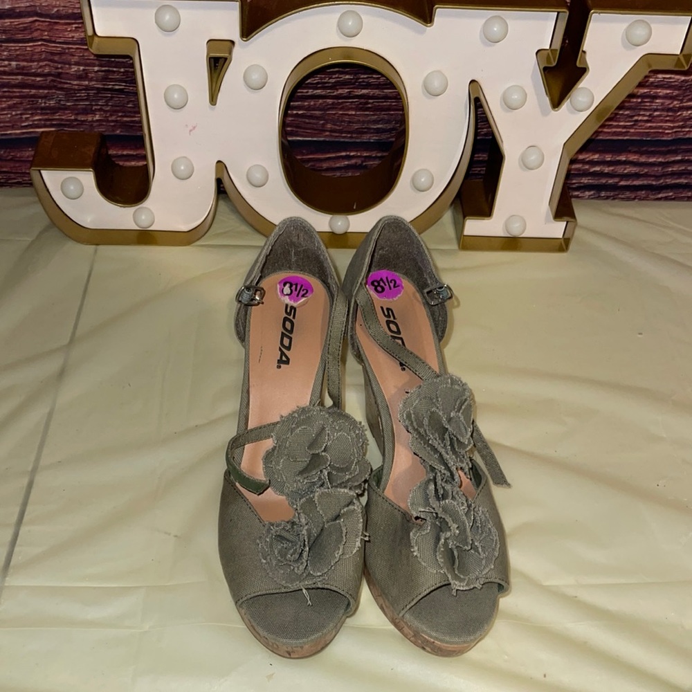 Size 8-1/2 green wedge sandals
